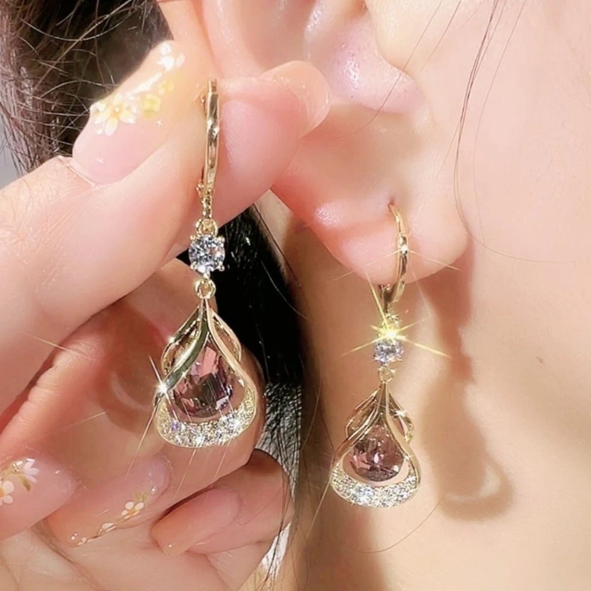✨💎💎【Cumperi 1, primești 2 gratis】Cercei noi cu eleganță strălucitoare