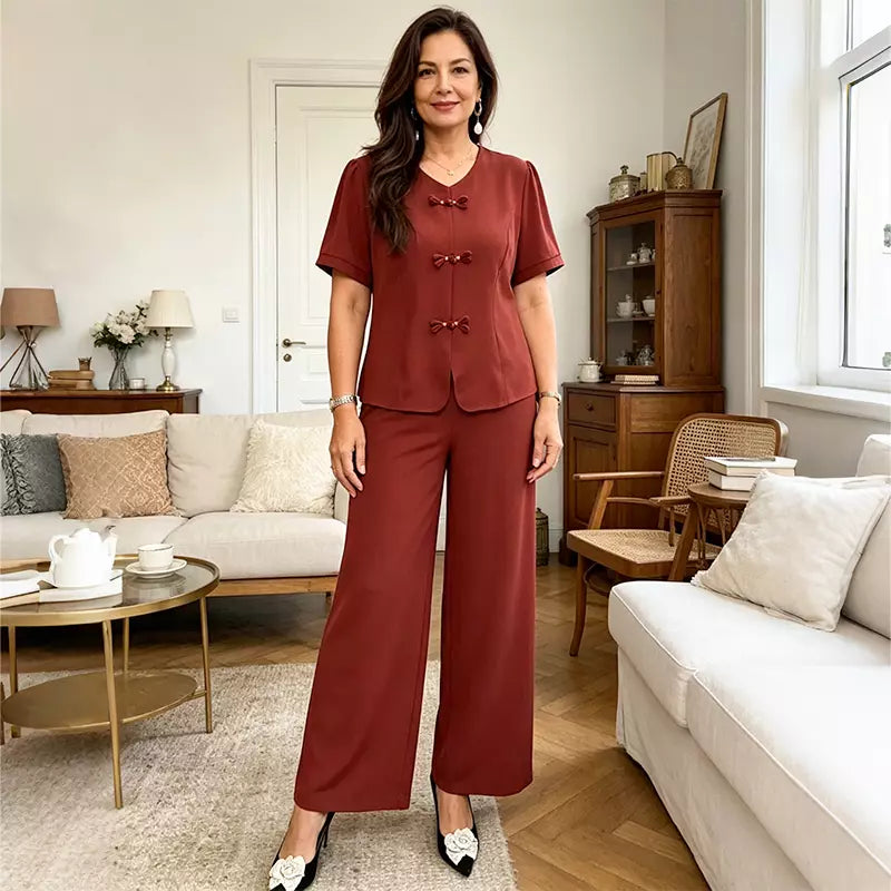 Costum de Damă Casual-Elegant din Material Lejer – Design cu Nasturi Decorativi și Pantaloni Vaporos